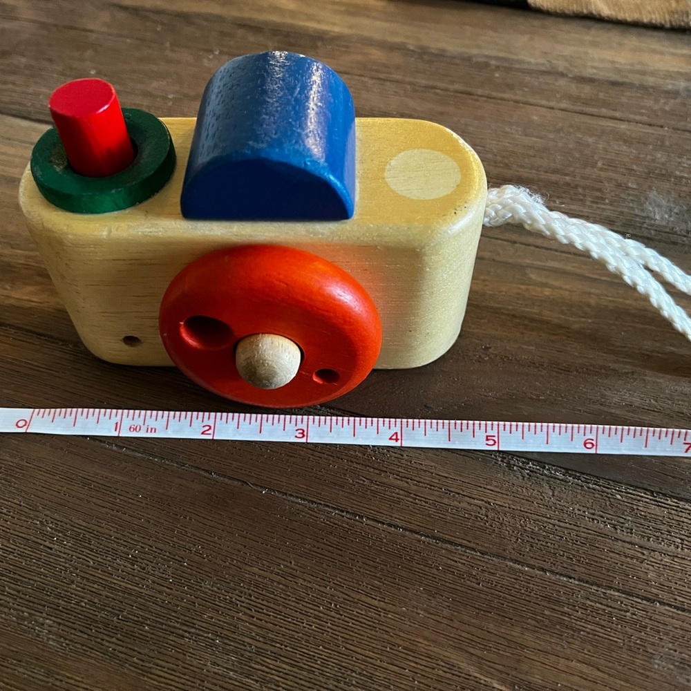 Wooden pretend toy camera with “adjustable” lense